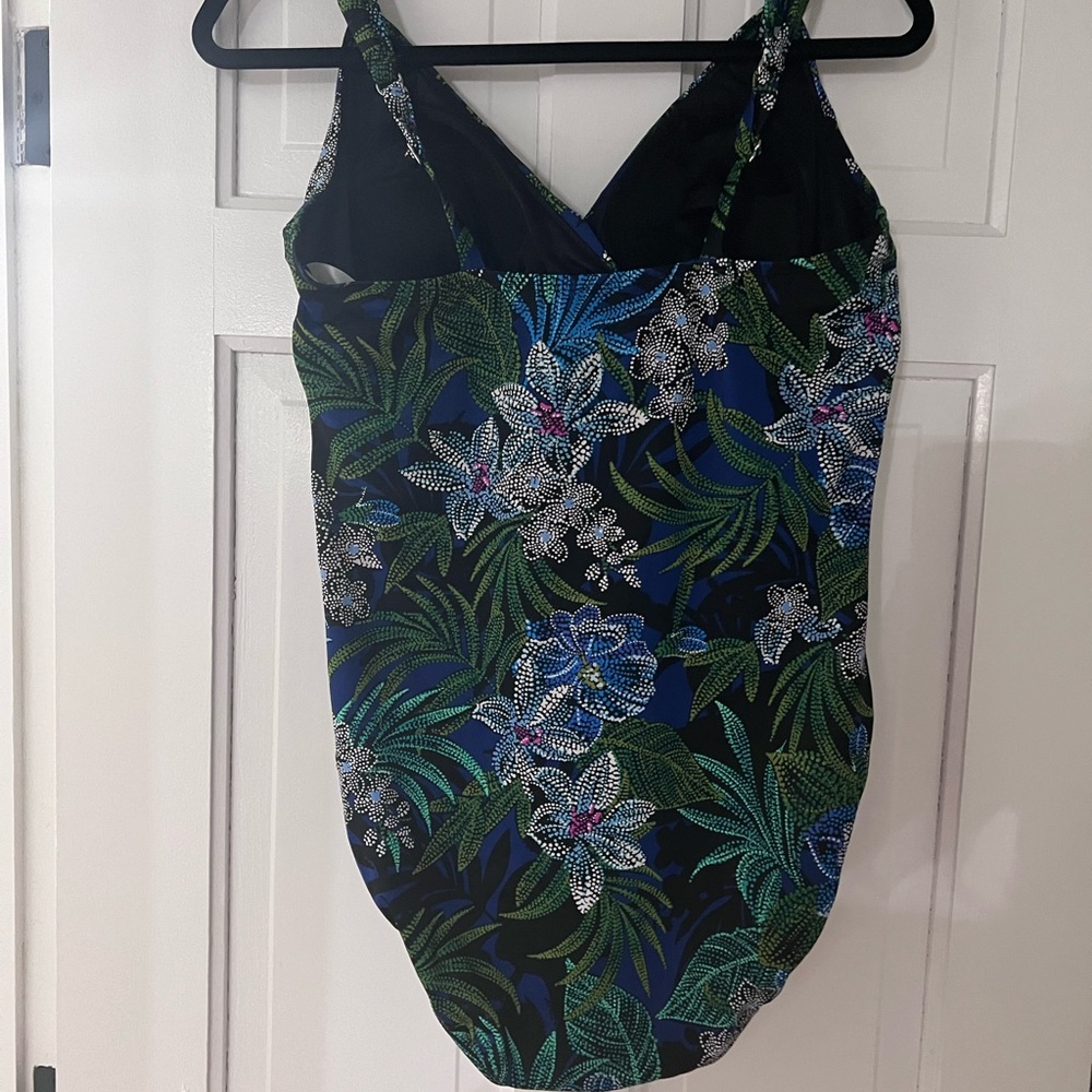 Swimsuit - Picture 3 of 3